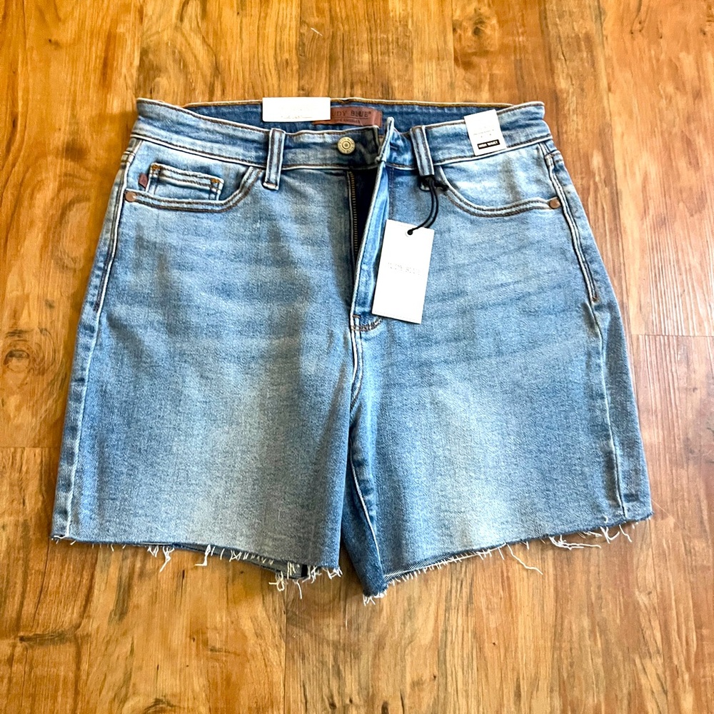 Judy Blue Light Wash Raw Hem High Waist Denim Shorts NWT

JB15276LT
